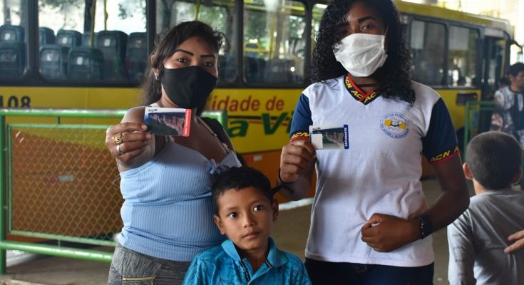 ACNUR apoia transporte para crianças indígenas frequentarem escola em Boa Vista