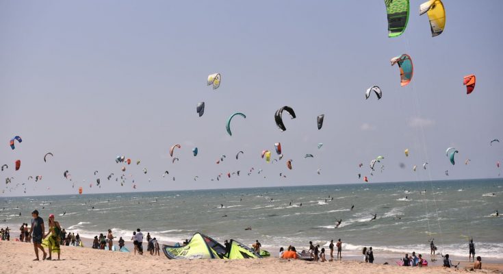Caucaia reúne 884 kitesurfistas na Praia do Cumbuco
