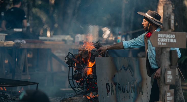 Experiência gastronômica ao redor do fogo na Grande Curitiba