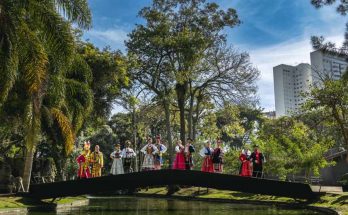 Festival Folclórico e de Etnias do Paraná tem desfile