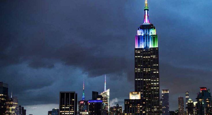Paradas LGBT pride building manhattan