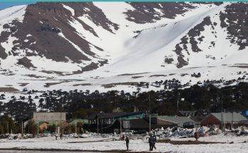 Entre lagos cristalinos, vulcões ativos, dinossauros gigantes e vinhos, a província de Neuquén surge como um destino surpreendente na Patagônia argentina.