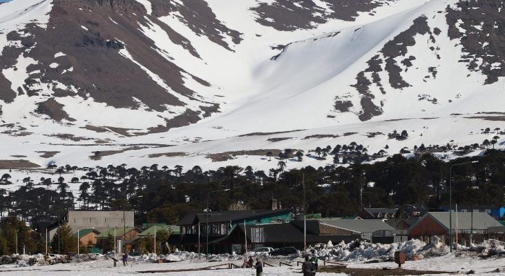 Entre lagos cristalinos, vulcões ativos, dinossauros gigantes e vinhos, a província de Neuquén surge como um destino surpreendente na Patagônia argentina.
