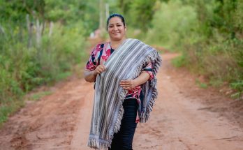 poncho para'i paraguai escola